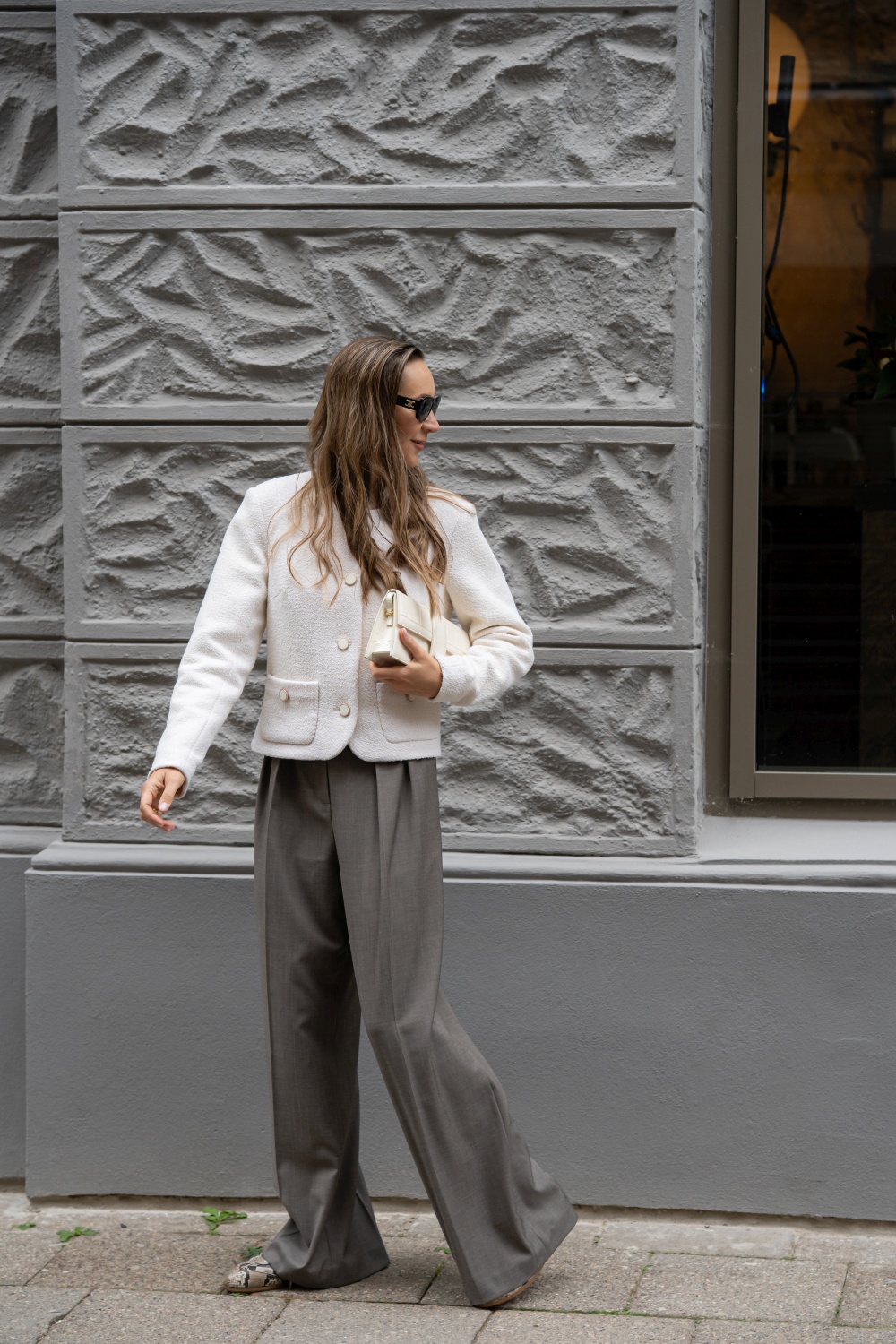 Baltas trumpas klasikinis švarkelis