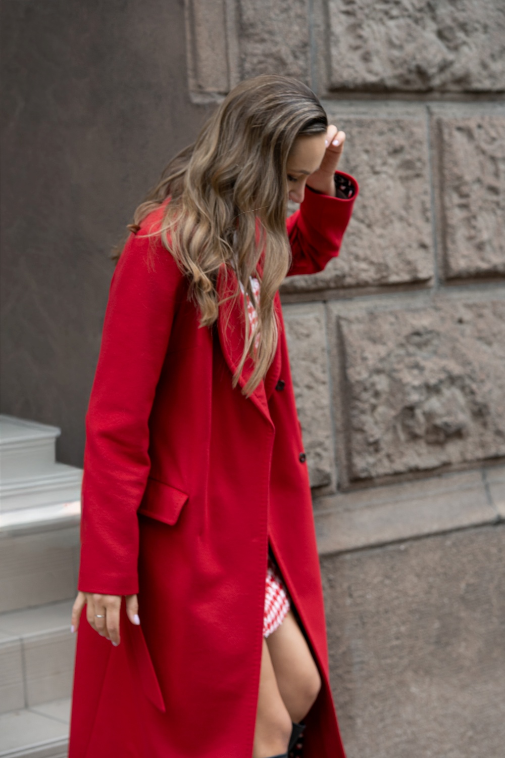 Ilgas raudonas paltas