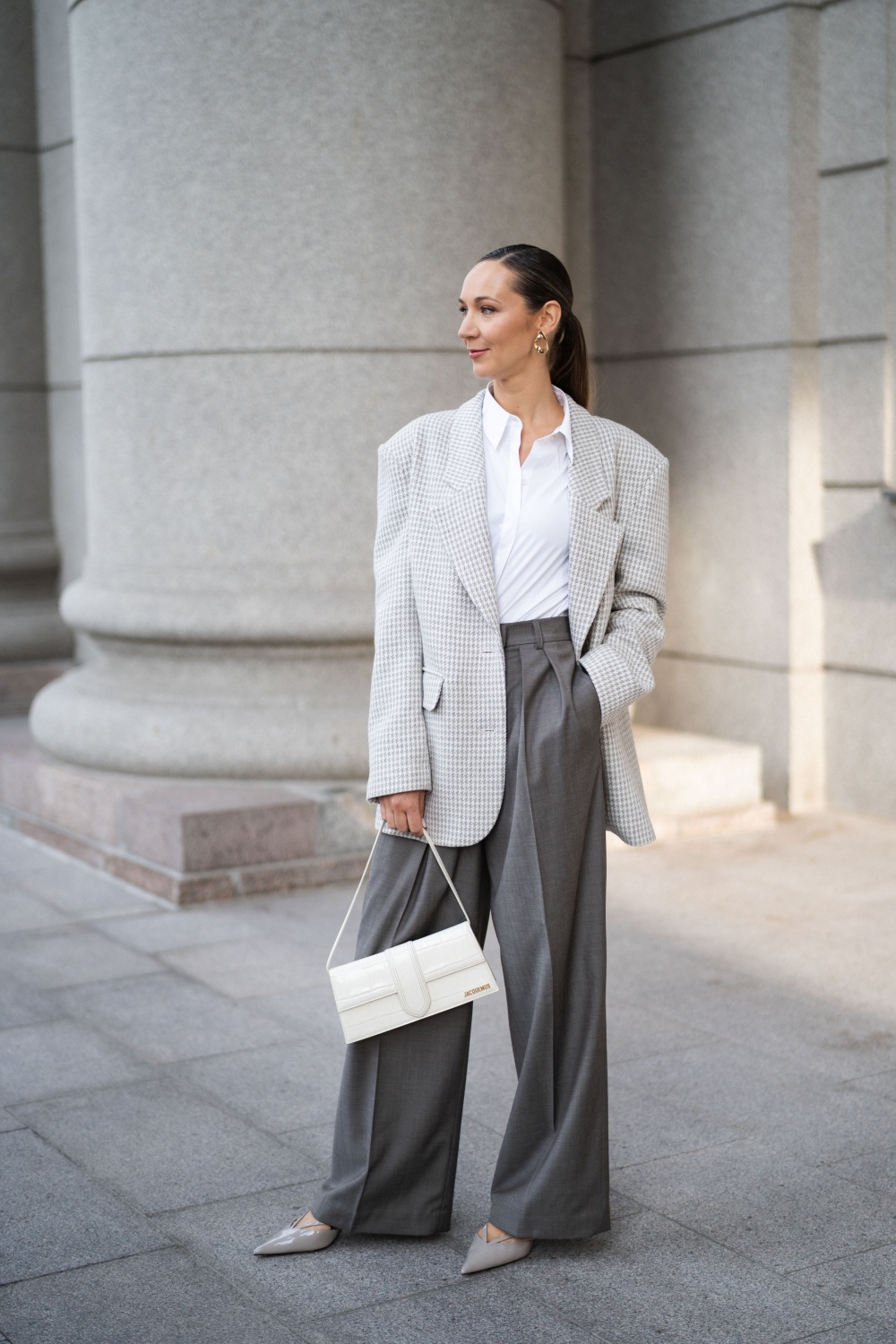 Šviesiai pilkas oversize švarkas su houndstooth raštu