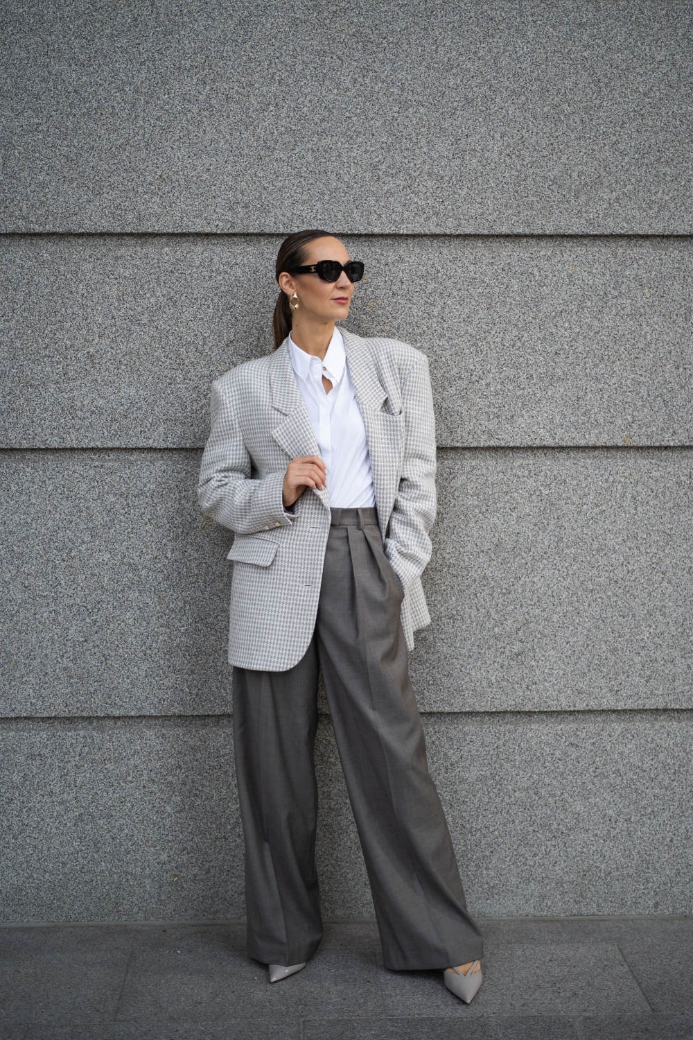 Šviesiai pilkas oversize švarkas su houndstooth raštu