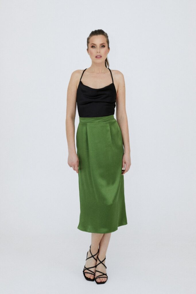Žalias šilkinis sijonas